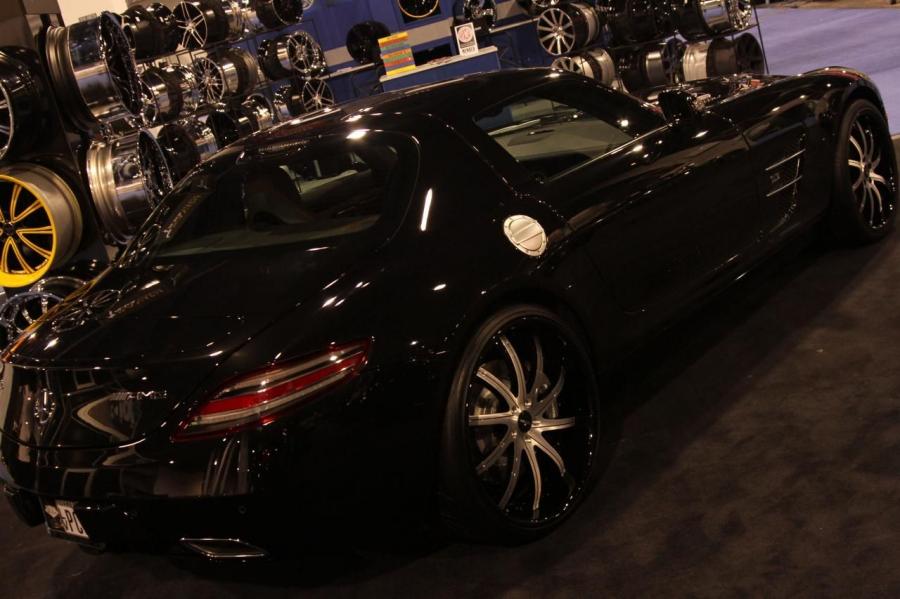  Mercedes-Benz SLS AMG with Savini Wheels 2010 года  (фото 3 из 7)